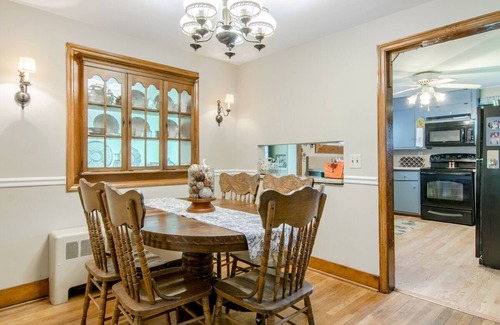 Newport House | Looking for a Country Getaway – Close to Virginia Tech? Big Fenced Yard for Pets