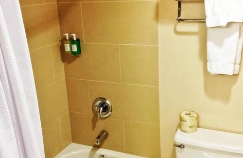Wenatchee Hotel | Looking for a Peaceful Location w/Relaxing View? Spacious Room w/Large Window