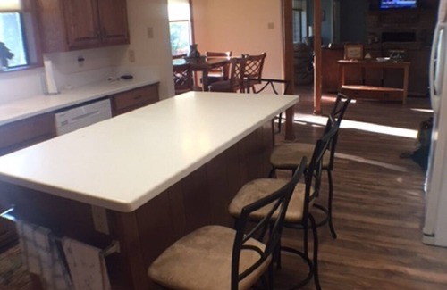 StarCrest Estates House | Looking for a QUIET lakeside getaway?