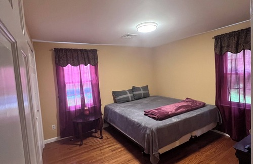 Ridgeway House | Looking for a room in a cozy house in charming Gerrardstown? AC, Wifi, heat, etc