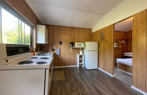Hope Bay Cabin | Loon-Cedar Garden Cozy Cottage #4 for a relaxing retreat