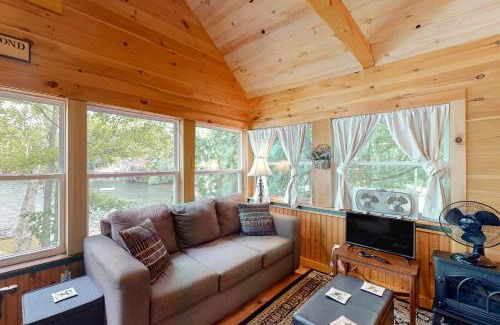 Oakland House | Loon Cove
