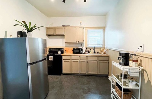 Lorain Apartment | Lorain - 2Bed1Bath Central AC, PET friendly