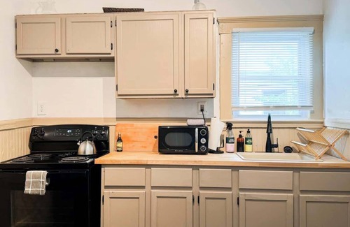 Lorain Apartment | Lorain - 2Bed1Bath Central AC, PET friendly