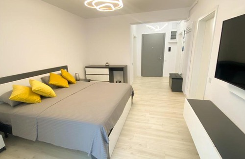 Pitesti Apartment | Lori`s Place