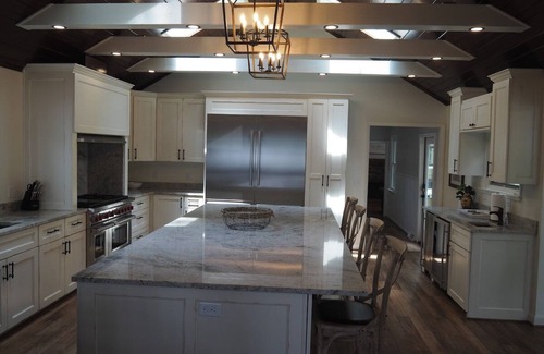 Sister Lakes House | Lorlee - A Large and Luxurious Lakefront Cottage!