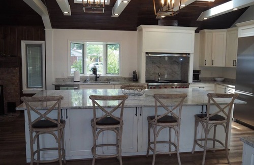 Sister Lakes House | Lorlee - A Large and Luxurious Lakefront Cottage!