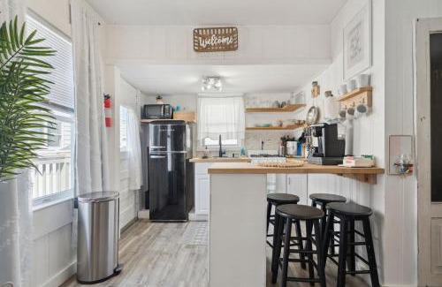 Hampton House | Lorraine's Landing 2 Min to Beach Pet-Friendly