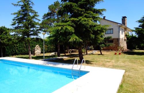 Otero de Herreros House | Los Acebos