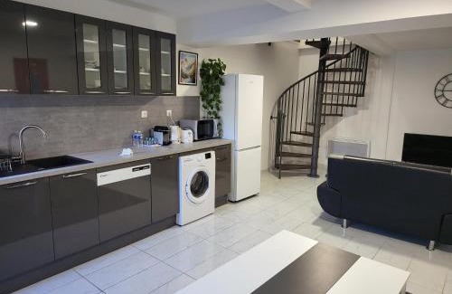 Les Chutes Lavie Apartment | Lou Palmieri