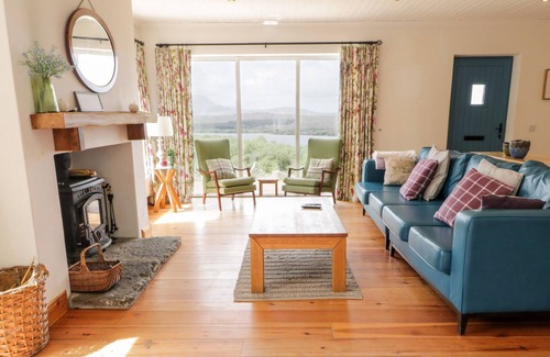 Donegal Cottage | LOUGH VIEW COTTAGE, pet friendly in Carrigart, County Donegal