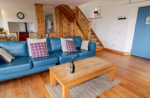 Donegal Cottage | LOUGH VIEW COTTAGE, pet friendly in Carrigart, County Donegal