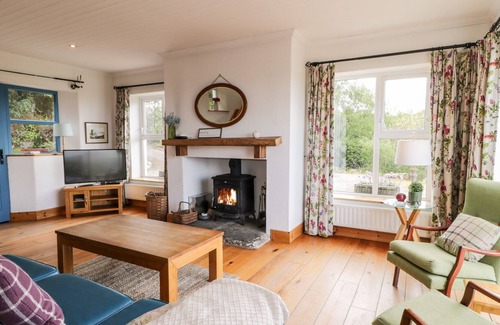 Donegal Cottage | LOUGH VIEW COTTAGE, pet friendly in Carrigart, County Donegal