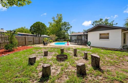 Lake Magdalene House | Lounge & Play in Chic North Tampa Home