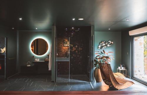 Argentre-du-Plessis Apartment | Love gite avec Spa nage privatif et espace coquin - Le Secret de l'Elixir
