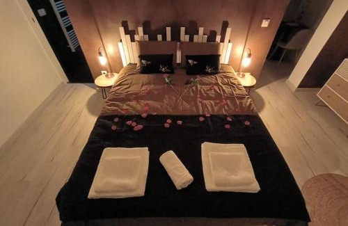 Montbrison Apartment | LOVE ROOM - Amour Chic et Intime