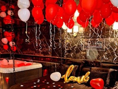 Residence Las Rebes Batiment Bed & Breakfast | Love room - versace