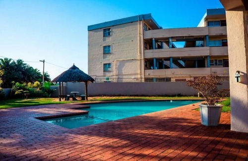 Kingsborough Apartment | Lovely 1-Bedroom apartment with pool and sea view