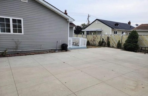 Copiague Apartment | Lovely 1-Bedroom Apt With King Bed, 55” Smart Tv.