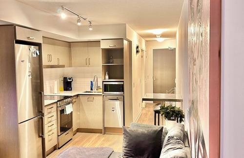 Garden District Apartment | Lovely 1Br Condo in the heart of downtown Toronto