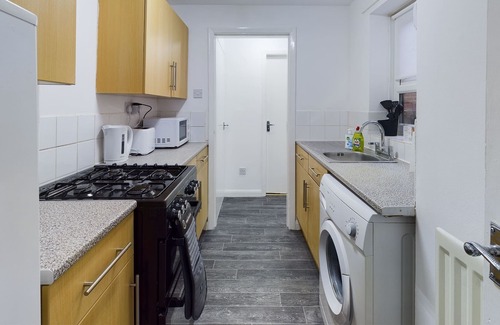 Tunstall House | Lovely! 2-Bed House Located in Soke - on - Trent