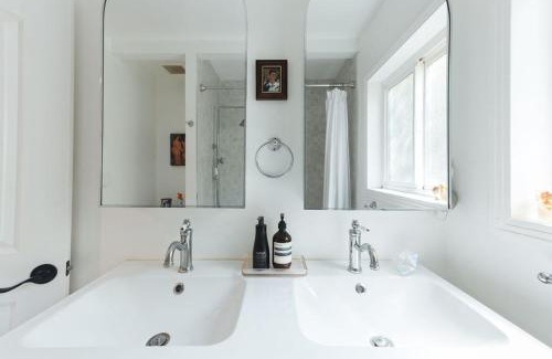 Burbank Apartment | Lovely 2 Bedroom 1 Bathroom Home in Prime Burbank Location