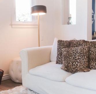 Burbank Apartment | Lovely 2 Bedroom 1 Bathroom Home in Prime Burbank Location