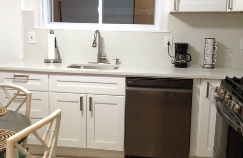 Scranton House | Lovely 2-Bedroom Apartment in Scranton Valley!