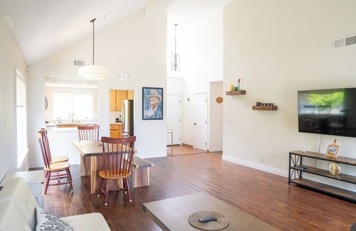 Edgemar - Pacific Manor Condo | Lovely 2-bedroom condo in beautiful Pacifica , WiFi, Garage and Ocean View