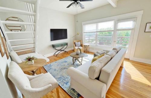 Mount Adams House | Lovely 2bd in Mount Adams near Downtown and OTR