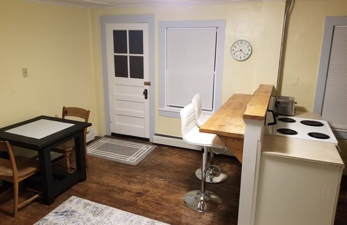 Johnson Apartment | Lovely 2bdrm Apt Close to Stowe, Smugglers Notch & Jay Peak!