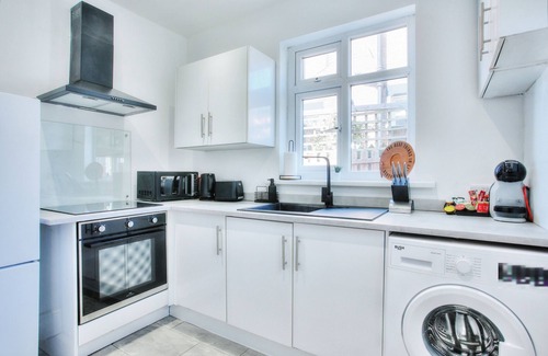 Newcastle-upon-Tyne House | Lovely 3 Bedroom house in newcastle, private drive perfect for 6 people near A1