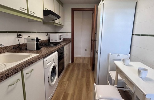Aiora Apartment | Lovely 3-Bedroom Apartment 15 Minutes from Beach