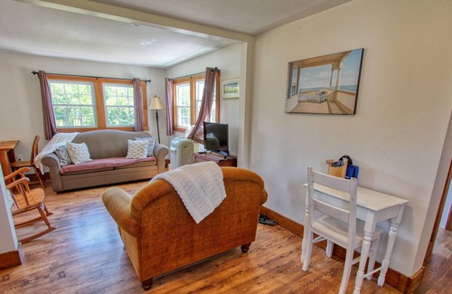 Corran Ban Cottage | Lovely 3 Bedroom Cottage - 3 minute walk to the ocean!