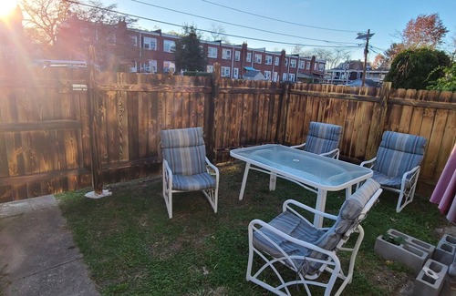Trenton Apartment | Lovely 3 bedroom unit ,safe and quiet neighborhood . Full kitchen setup