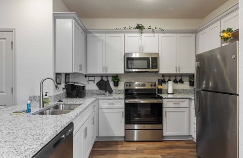 San Antonio House | Lovely 3-Bedroom with Backyard, and Nearby Parks