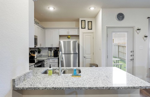 San Antonio House | Lovely 3-Bedroom with Backyard, and Nearby Parks