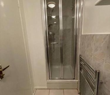 Newham Apartment | lovely 4 bedroom 2 bathroom home
