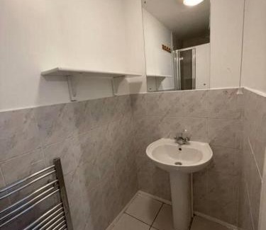 Newham Apartment | lovely 4 bedroom 2 bathroom home