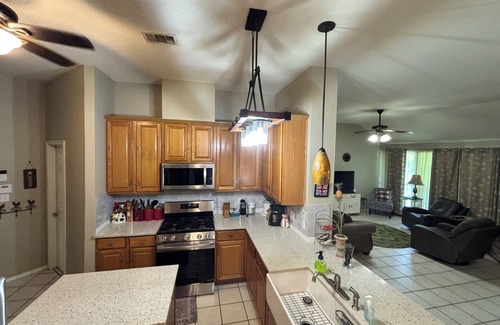 South Creek House | Lovely 4-bedroom house with AC in Round Rock