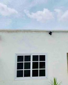 Hanya House | Lovely 4 Bedroom Solar Powered House with CCTV and Unlimited WiFi near Devtraco Court Community 25 Tema