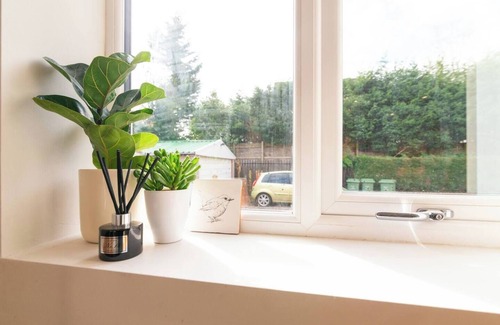 Broadheath House | Lovely 6 rooms Hse Slp 11 Manchester airport city