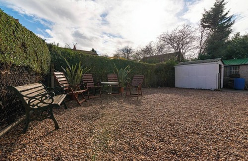 Broadheath House | Lovely 6 rooms Hse Slp 11 Manchester airport city