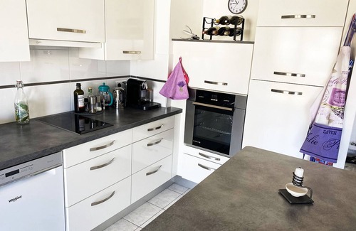 Cannes Apartment | Lovely and bright apartment on the fifth floor with a large terrace. Garage!