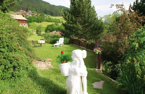 Pfons Apartment | Lovely apartment for 5 guests with TV, terrace, panoramic view and parking