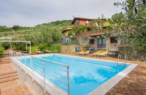 Pieve a Nievole Apartment | Lovely apartment for 4 people with hot tub, A/C, WIFI, pool, TV, patio, pets allowed and parking
