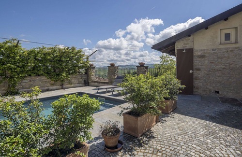 Monforte d'Alba Apartment | Lovely apartment for 4 people with pool, WIFI and terrace, close to Alba