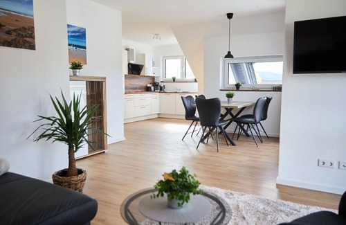 Helden Apartment | Lovely apartment for 4 guests with WIFI, TV, balcony, pets allowed and parking