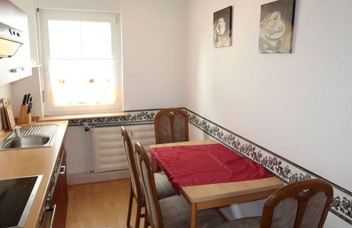 Schiffdorferdamm Apartment | Lovely apartment for 4 guests with WIFI, TV, pets allowed and parking