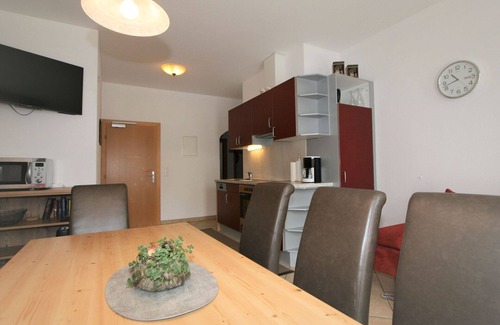 Stumm Apartment | Lovely apartment for 12 people with WIFI, pool, TV, terrace, pets allowed and parking